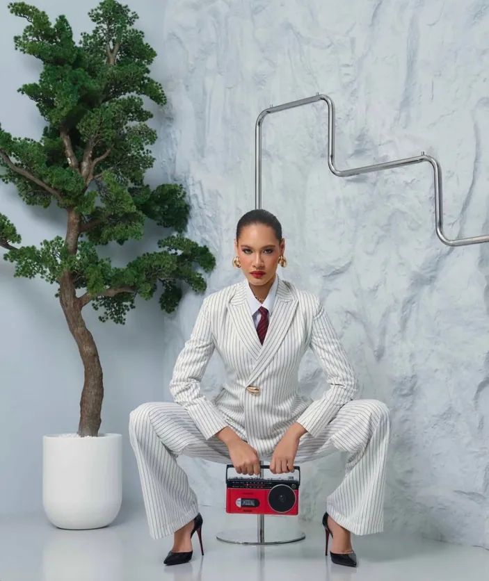 Studio editorial — tailored suiting on set