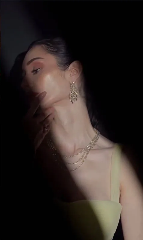 Low-key beauty and jewellery editorial